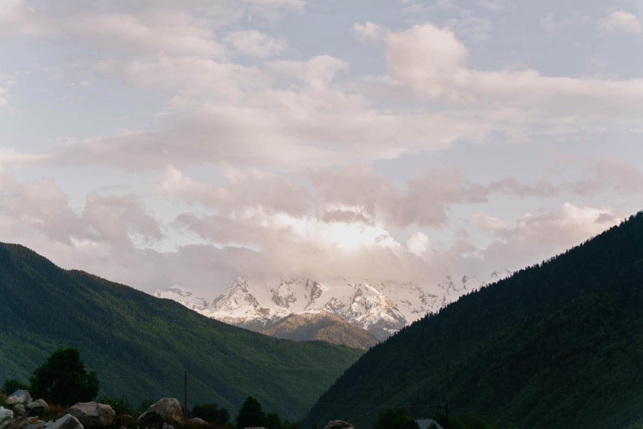 Panorama Ushba Hotell Mestia Eksteriør bilde
